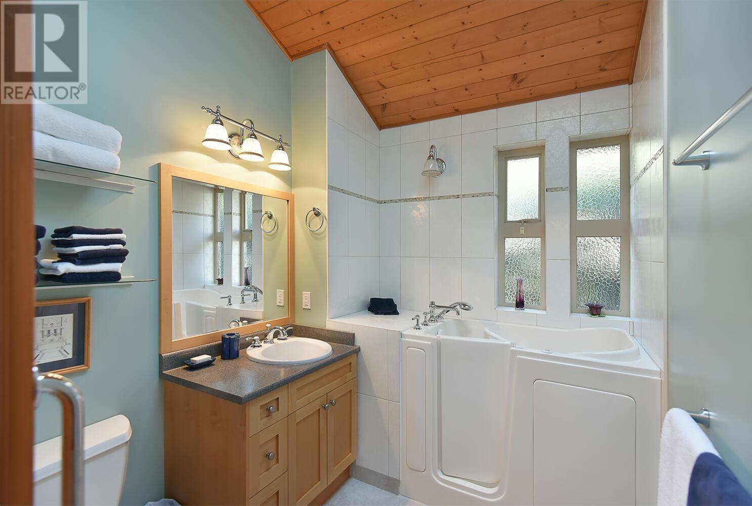 6371 Samron Road, Sechelt, British Columbia  V7Z 0N6 - Photo 27 - R2806366