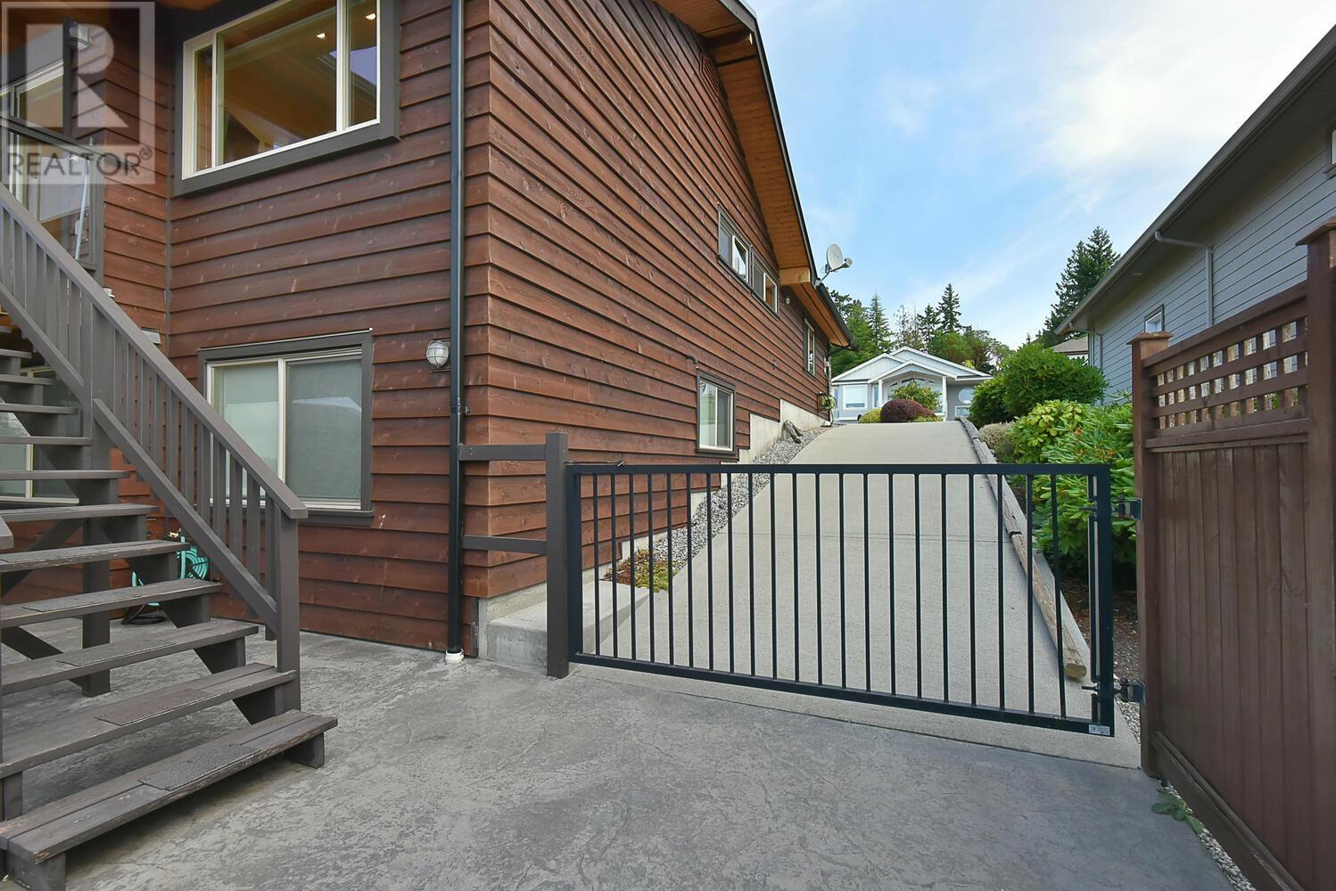 6371 Samron Road, Sechelt, British Columbia  V7Z 0N6 - Photo 39 - R2806366
