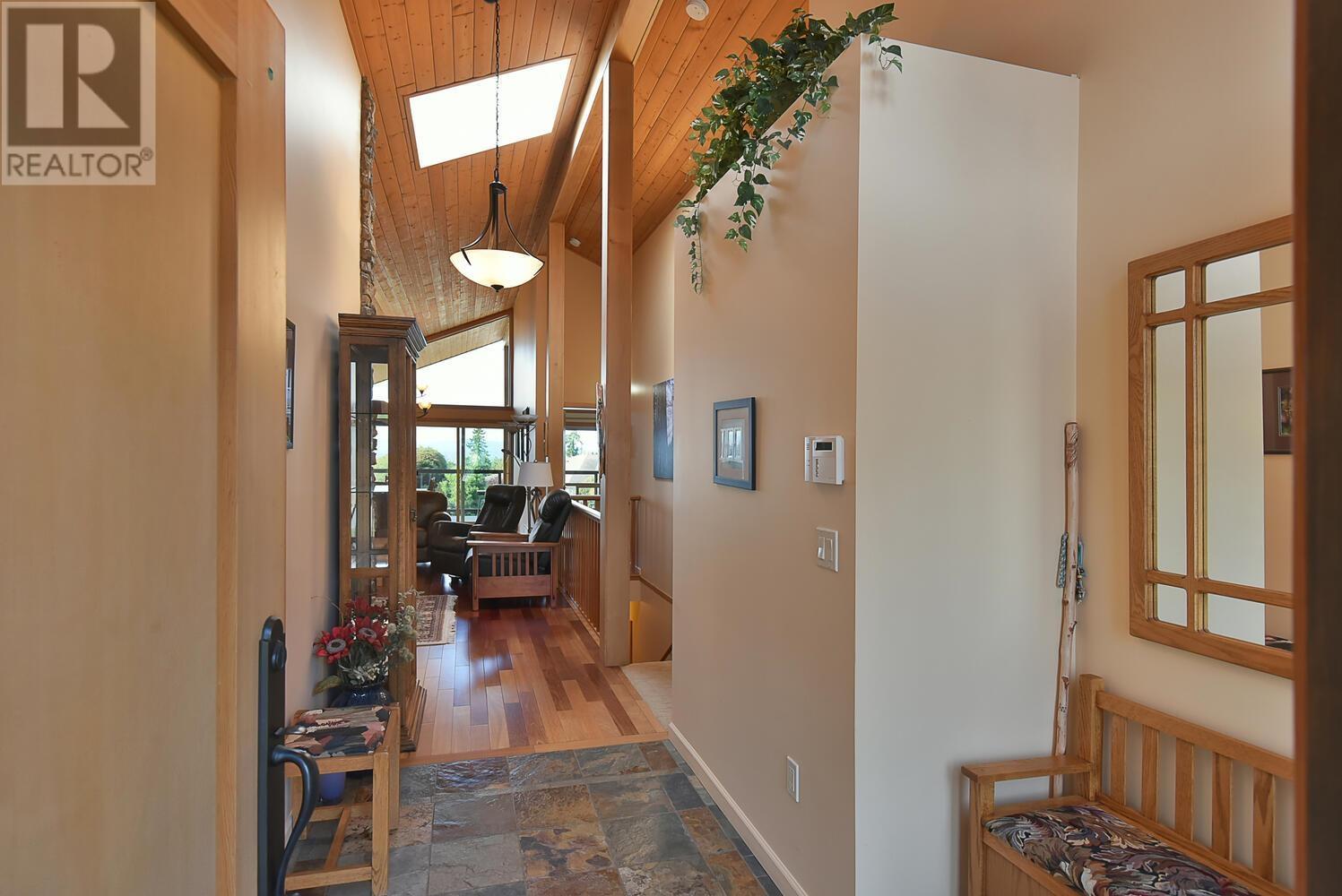 6371 Samron Road, Sechelt, British Columbia  V7Z 0N6 - Photo 6 - R2806366