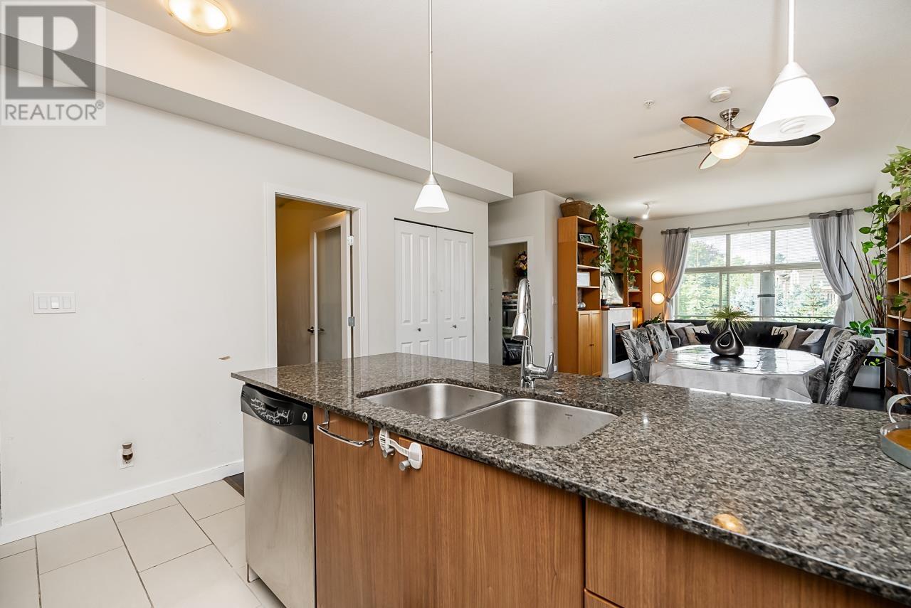 304 265 Ross Drive, New Westminster, British Columbia  V3L 0C8 - Photo 10 - R2803740