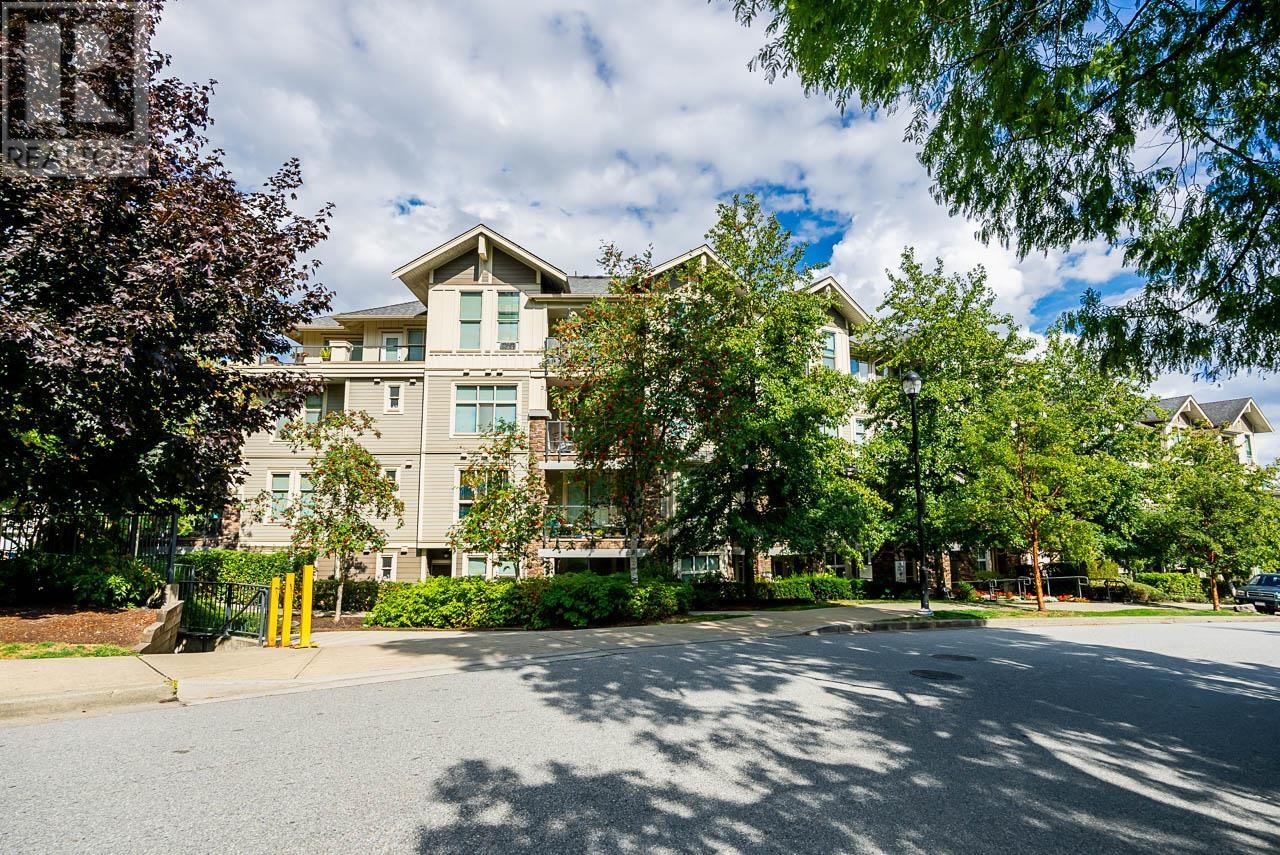 304 265 Ross Drive, New Westminster, British Columbia  V3L 0C8 - Photo 2 - R2803740