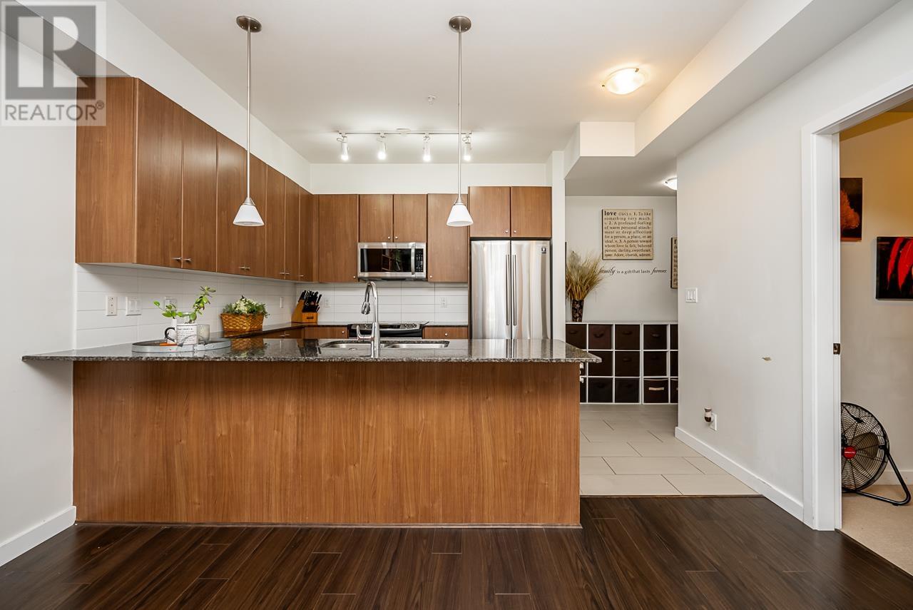 304 265 Ross Drive, New Westminster, British Columbia  V3L 0C8 - Photo 7 - R2803740