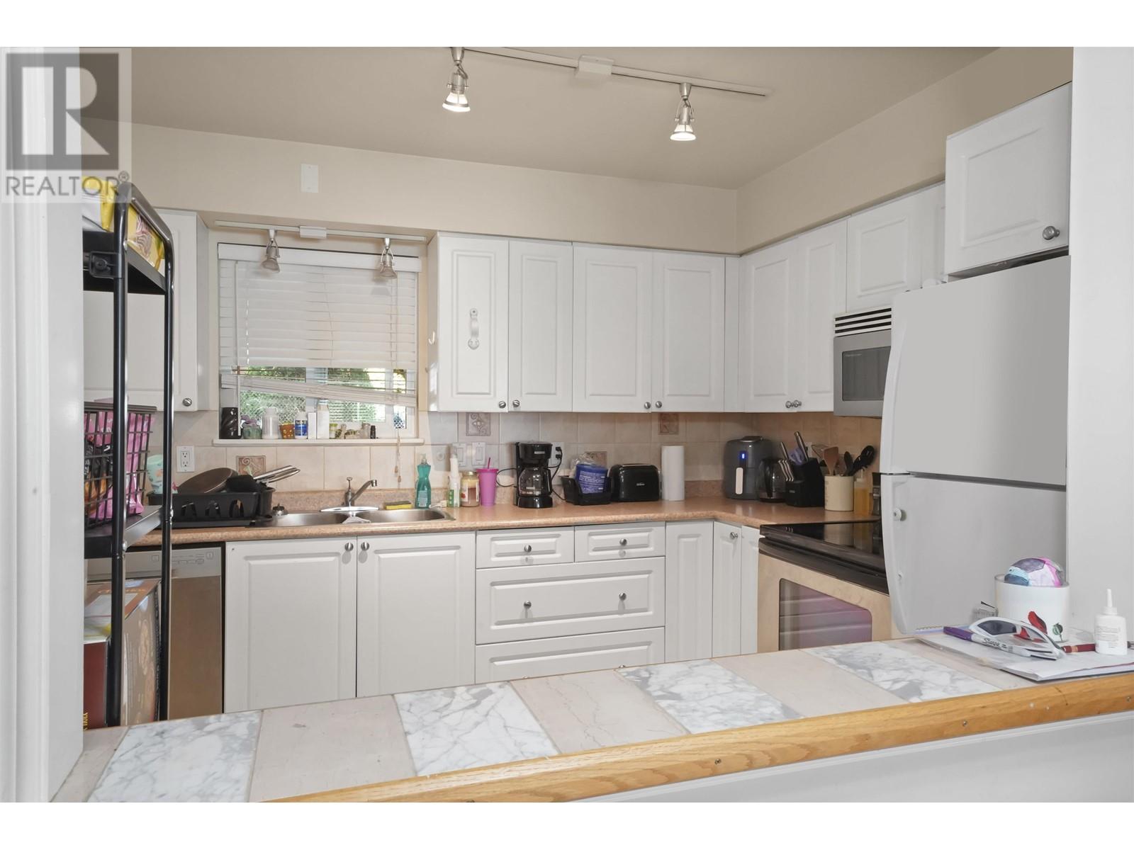 21460 Mayo Place, Maple Ridge, British Columbia  V2X 2K9 - Photo 8 - R2806438
