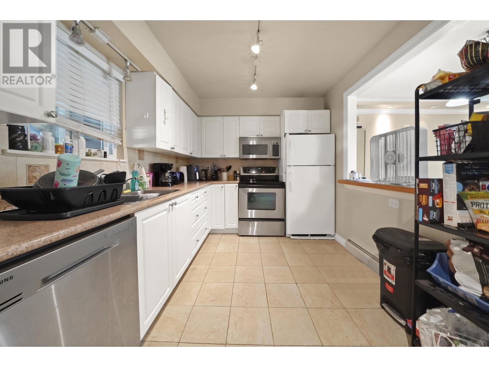 21460 Mayo Place, Maple Ridge, British Columbia  V2X 2K9 - Photo 9 - R2806438