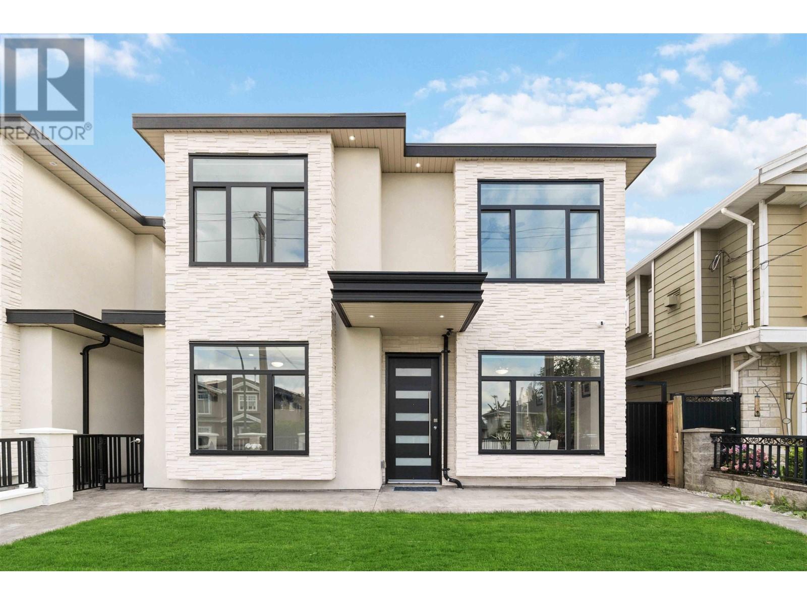 8052 16TH AVENUE, burnaby, British Columbia