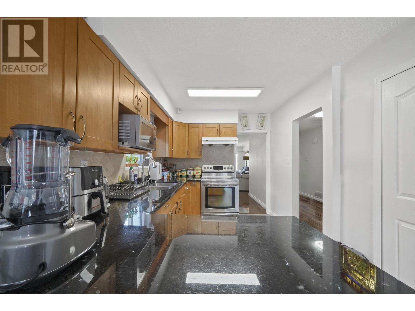 2374 E 33rd Avenue, Vancouver, British Columbia  V5R 2S3 - Photo 12 - R2778883