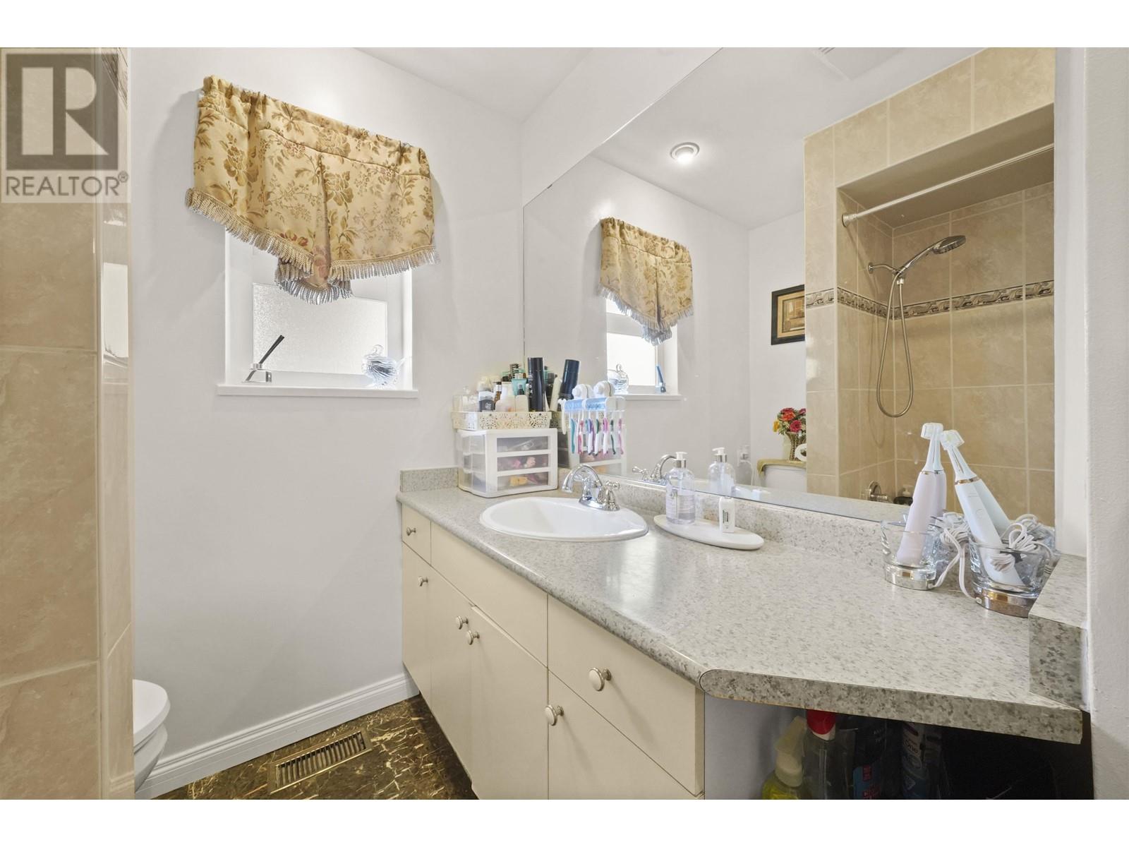 2374 E 33rd Avenue, Vancouver, British Columbia  V5R 2S3 - Photo 4 - R2778883