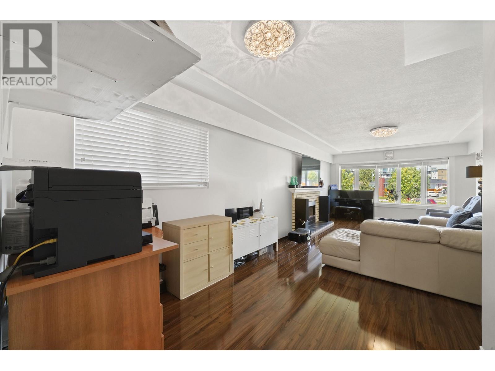 2374 E 33rd Avenue, Vancouver, British Columbia  V5R 2S3 - Photo 7 - R2778883