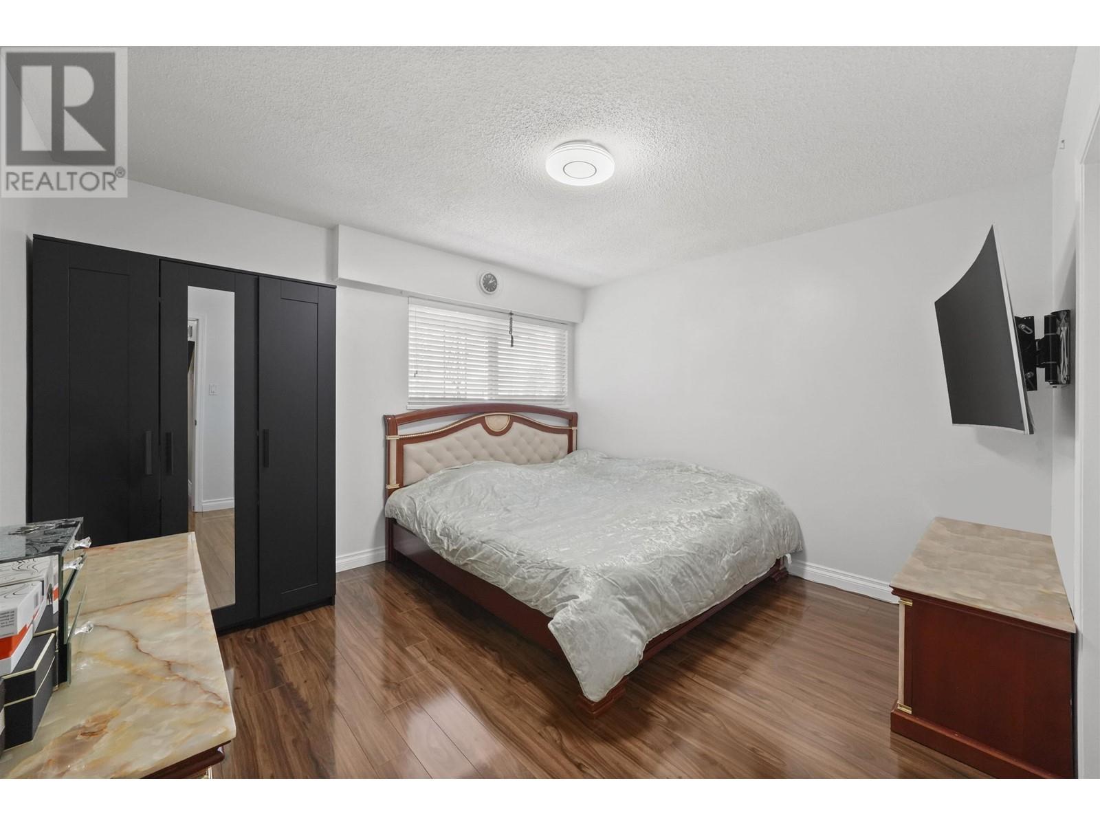 2374 E 33rd Avenue, Vancouver, British Columbia  V5R 2S3 - Photo 2 - R2778883