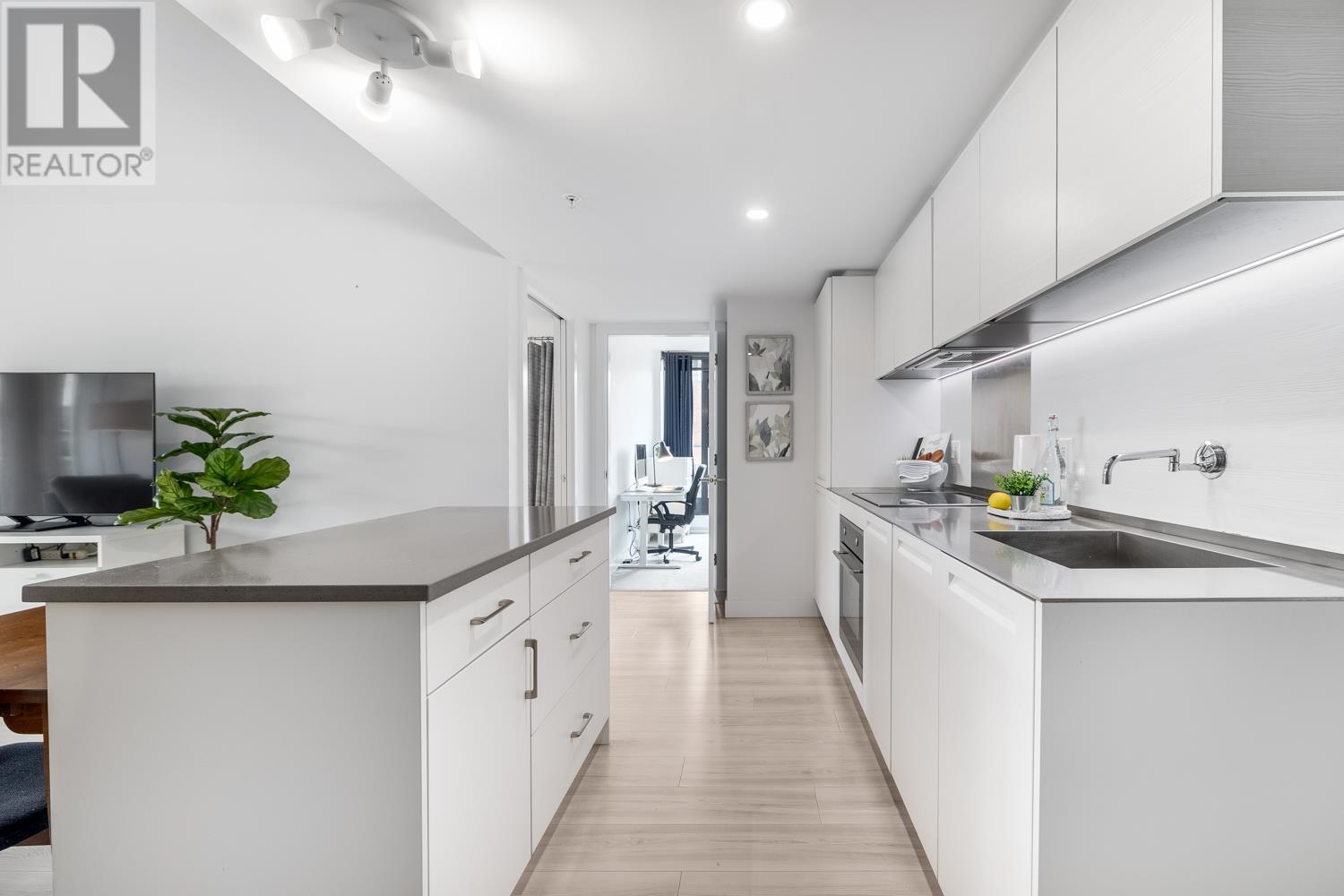1904 1133 Hornby Street, Vancouver, British Columbia  V6Z 1W1 - Photo 2 - R2806583