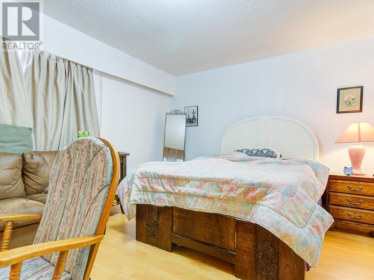 6815-6817 Halifax Street, Burnaby, British Columbia  V5B 2R4 - Photo 3 - R2806702