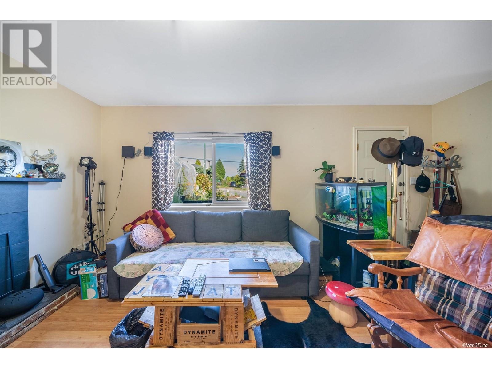346 Blue Mountain Street, Coquitlam, British Columbia  V3K 4J4 - Photo 4 - R2806758