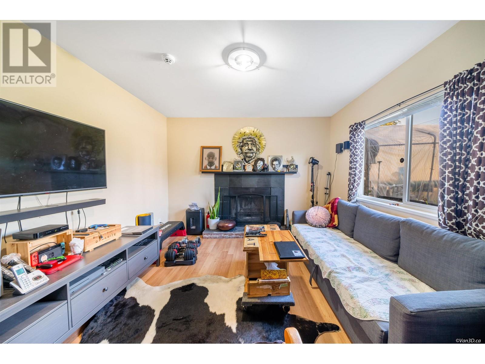 346 Blue Mountain Street, Coquitlam, British Columbia  V3K 4J4 - Photo 3 - R2806758