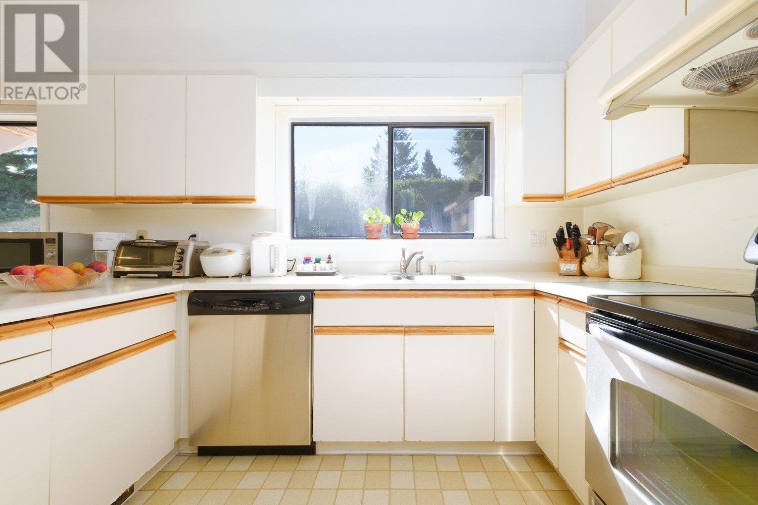 4631 Woodburn Place, West Vancouver, British Columbia  V7S 2W8 - Photo 7 - R2805833