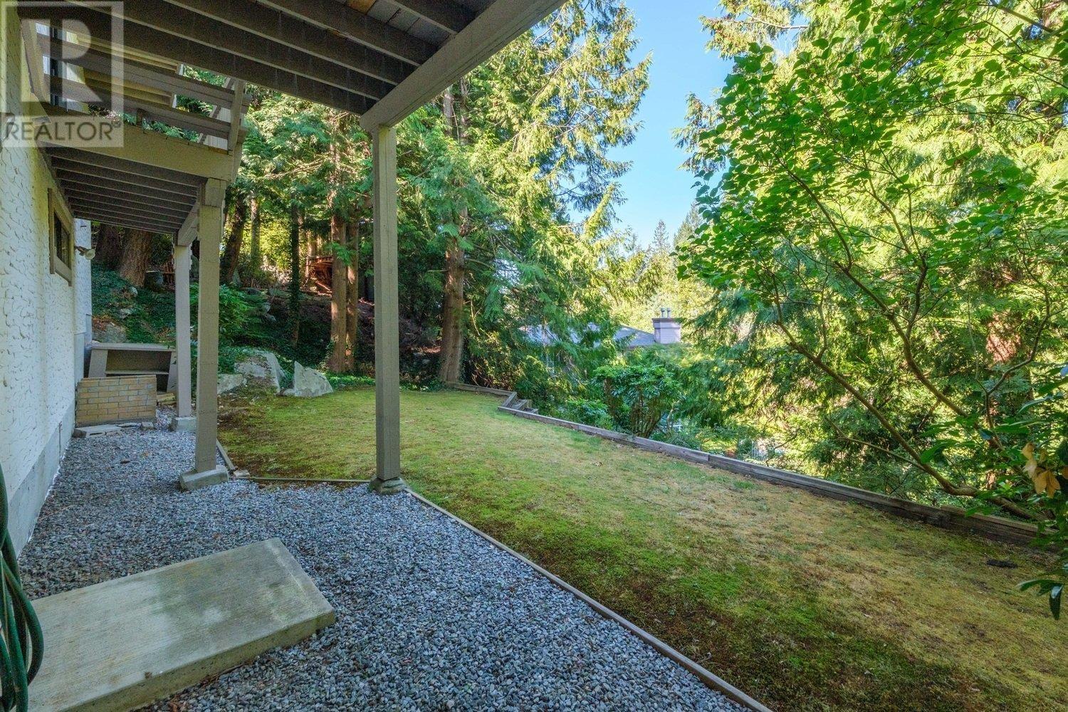 4631 Woodburn Place, West Vancouver, British Columbia  V7S 2W8 - Photo 31 - R2805833