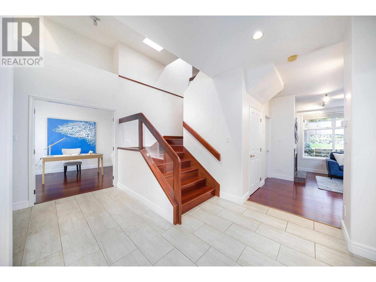 2175 Kings Avenue, West Vancouver, British Columbia  V7V 2B9 - Photo 2 - R2806853