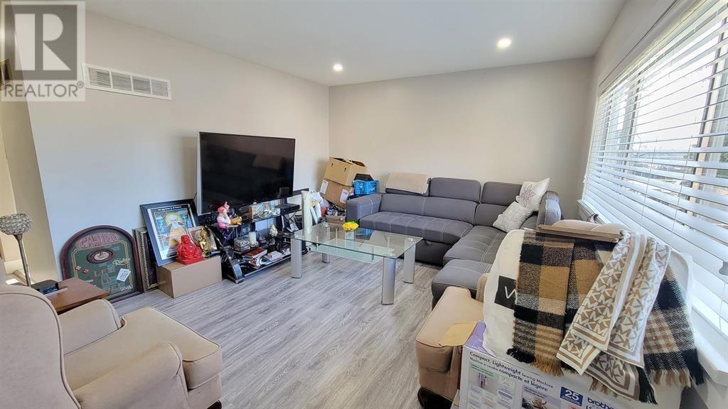 8138 Buscombe Street, Vancouver, British Columbia  V5X 3S1 - Photo 2 - R2806114