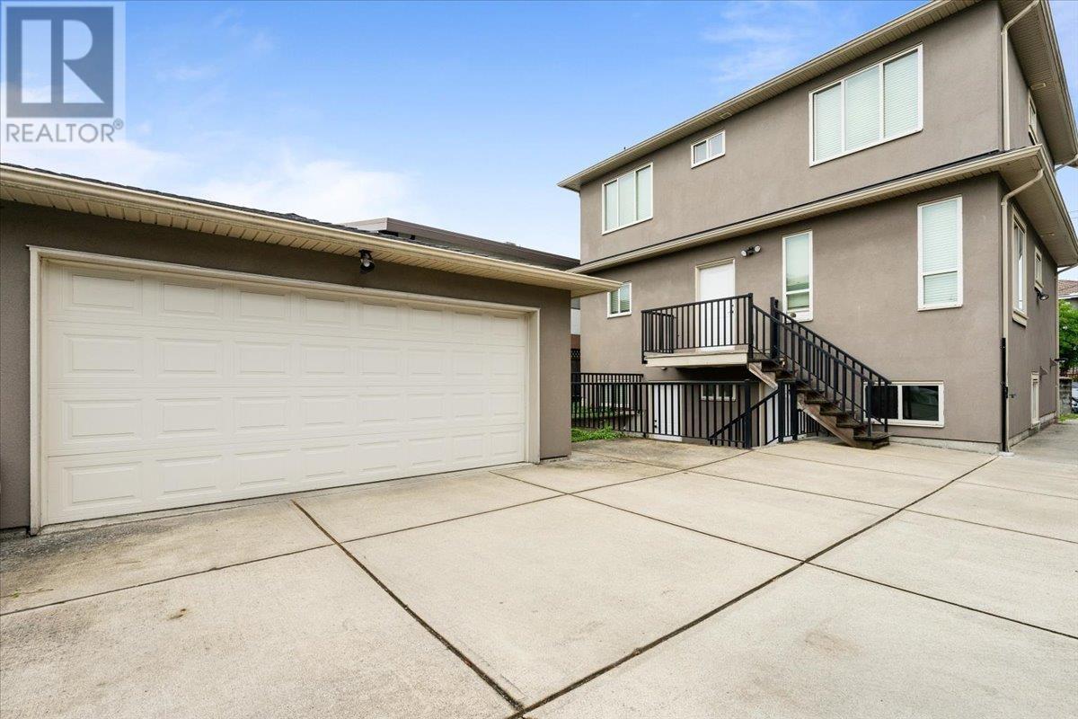 916 E 54th Avenue, Vancouver, British Columbia  V5X 1L7 - Photo 3 - R2807003