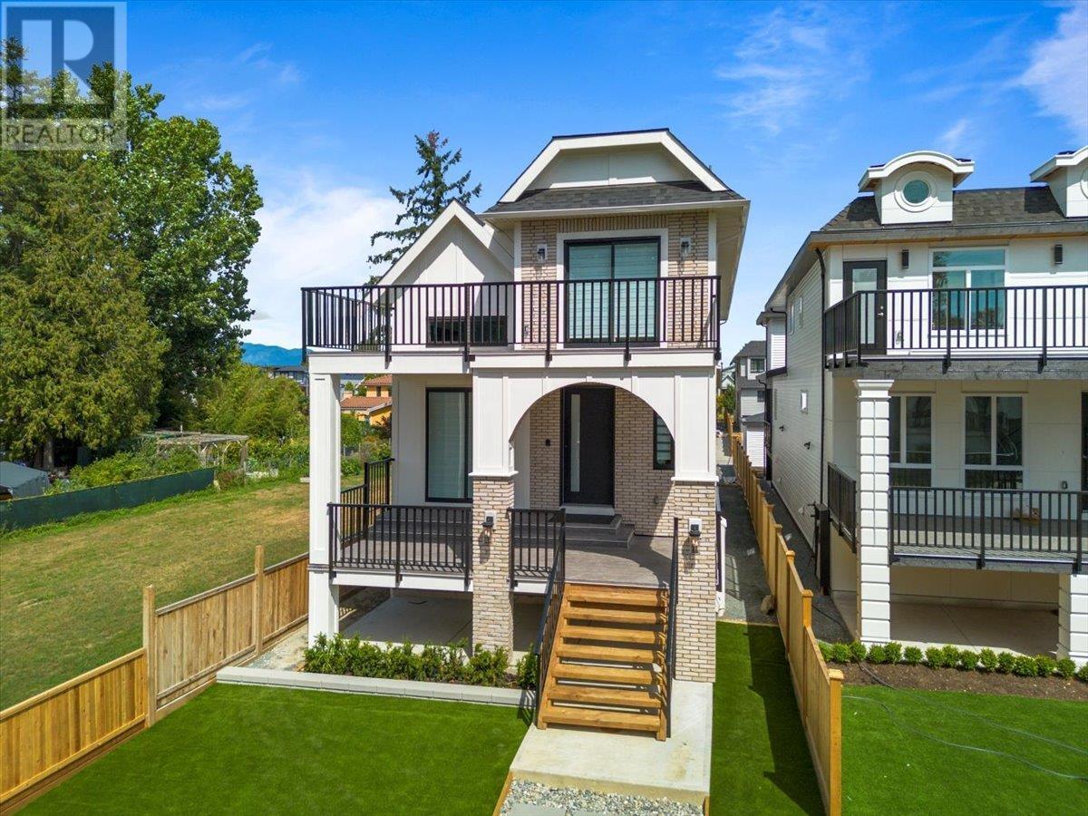 221 Mabel Street, New Westminster, British Columbia  V3M 5A8 - Photo 2 - R2807016