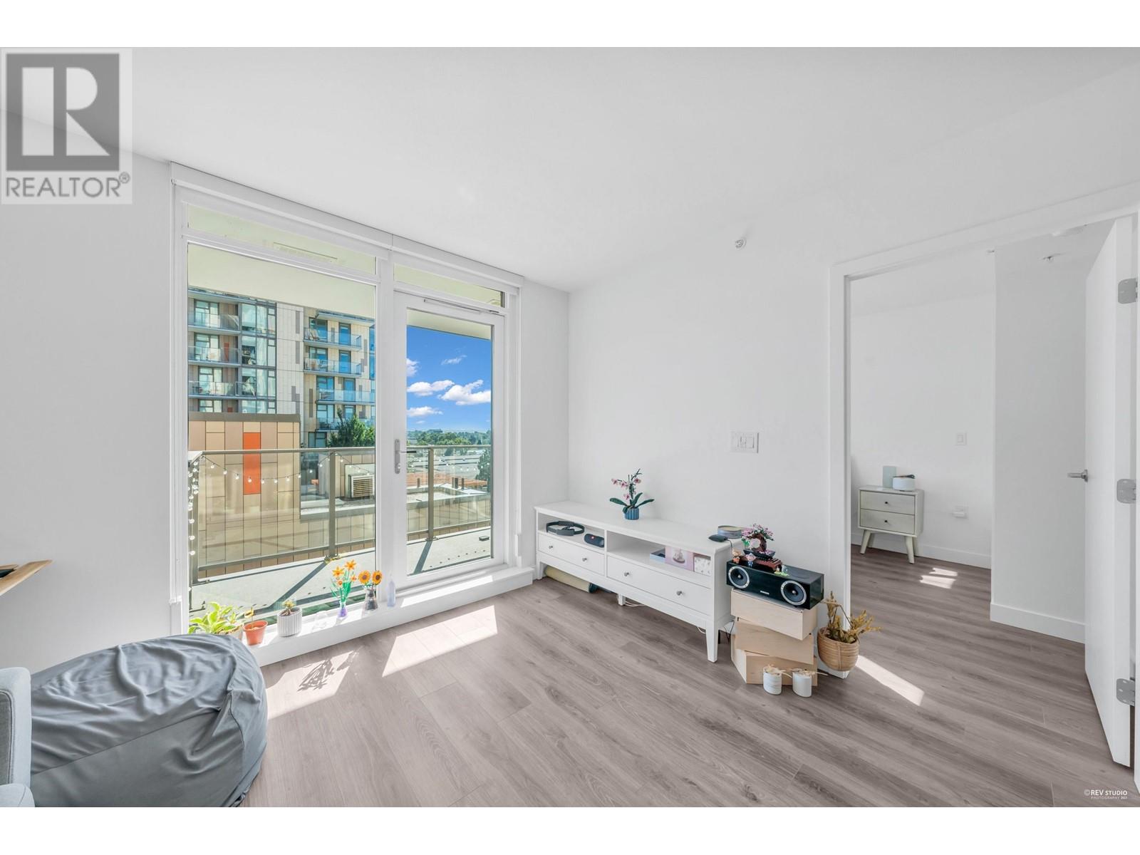 801 8188 Fraser Street, Vancouver, British Columbia  V5X 0J8 - Photo 4 - R2806658