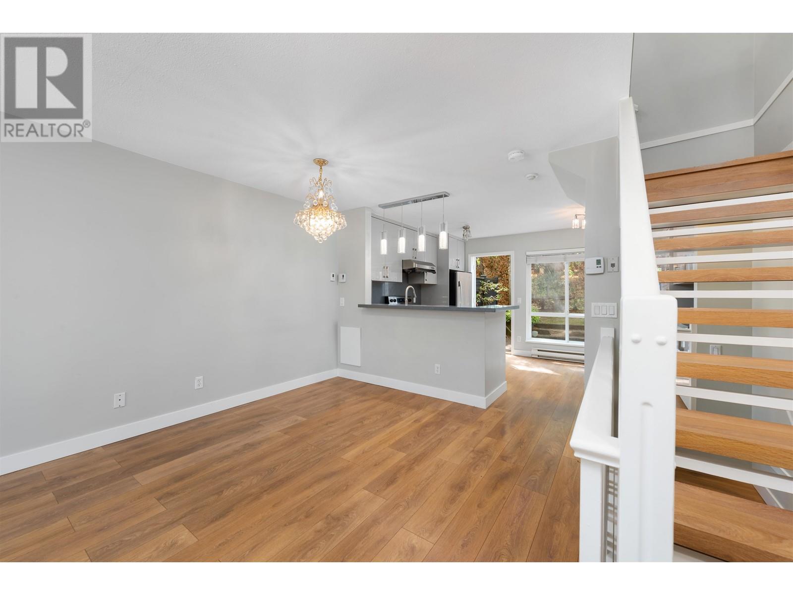 7391 Magnolia Terrace, Burnaby, British Columbia  V5E 4M3 - Photo 2 - R2807133