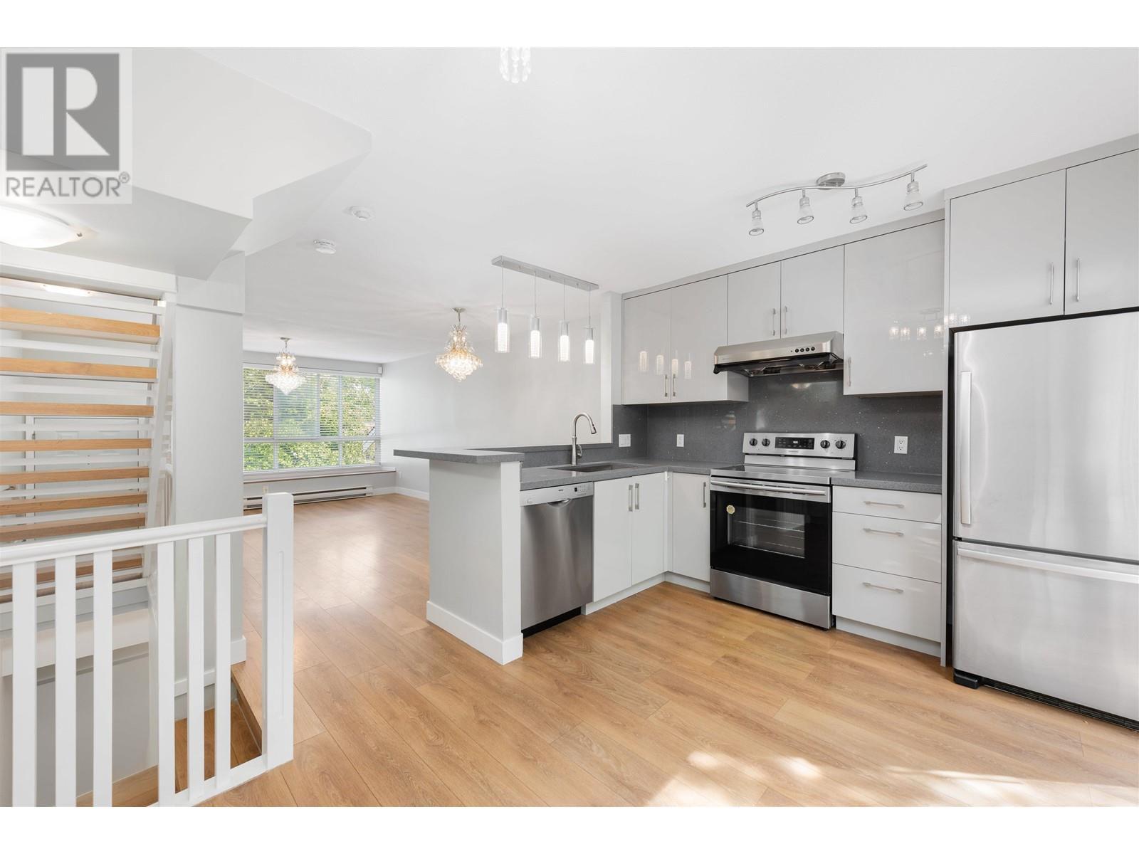 7391 Magnolia Terrace, Burnaby, British Columbia  V5E 4M3 - Photo 4 - R2807133