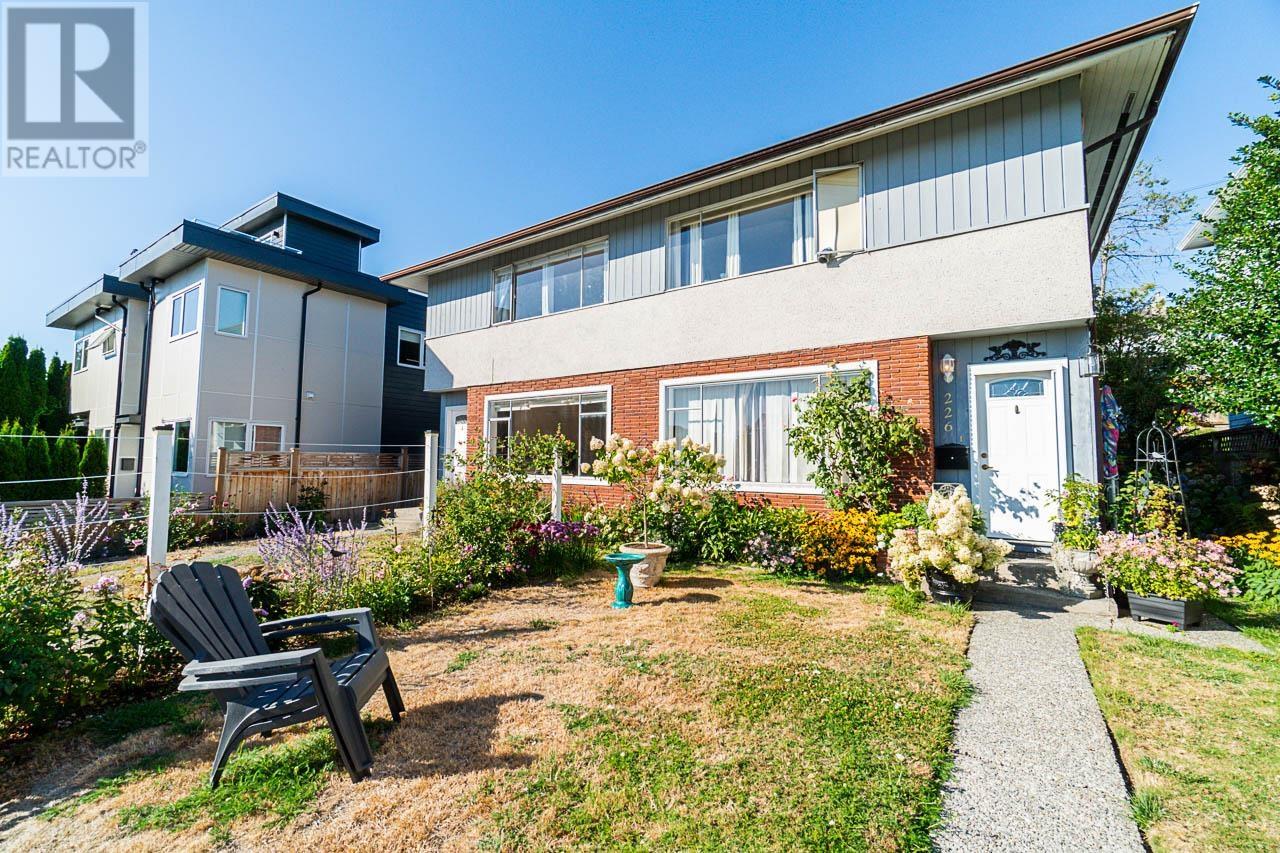 226-228 W 5th Street, North Vancouver, British Columbia  V7M 1K1 - Photo 4 - R2807179