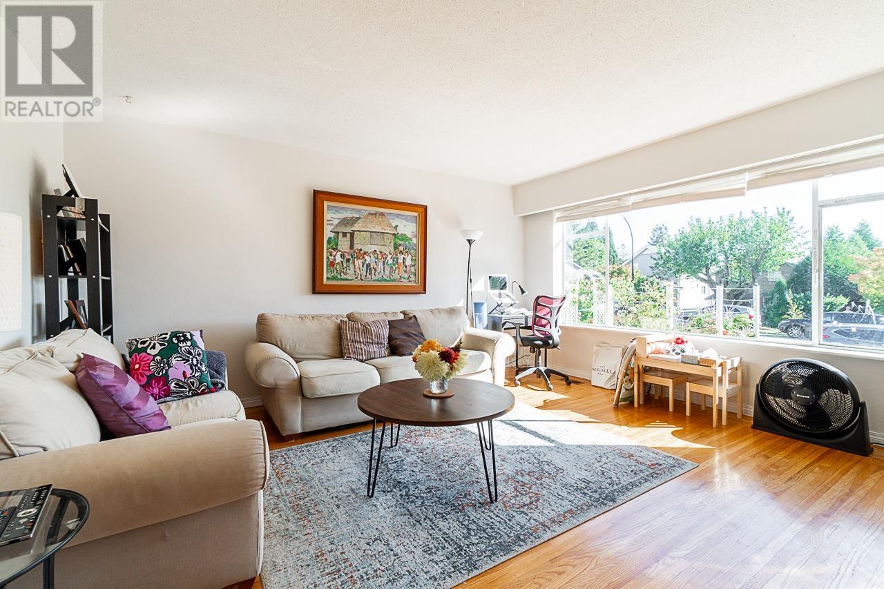 226-228 W 5th Street, North Vancouver, British Columbia  V7M 1K1 - Photo 5 - R2807179
