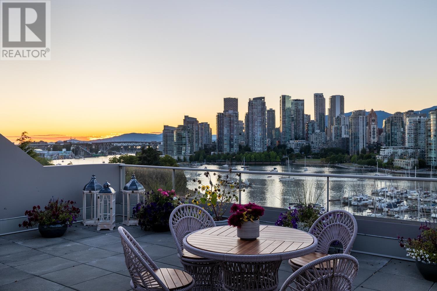 721 666 Leg In Boot Square, Vancouver, British Columbia  V5Z 4B3 - Photo 17 - R2807237