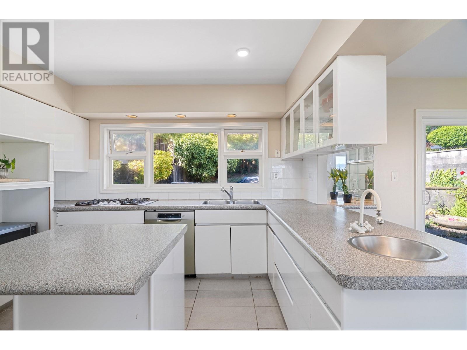 4625 Puget Drive, Vancouver, British Columbia  V6L 2V9 - Photo 13 - R2807244