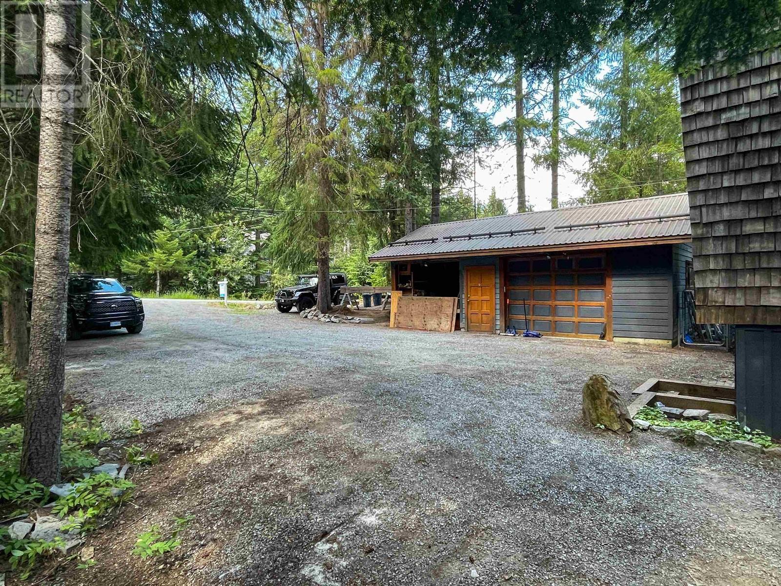 8228 Alpine Way, Whistler, British Columbia  V8E 0G2 - Photo 2 - R2807293