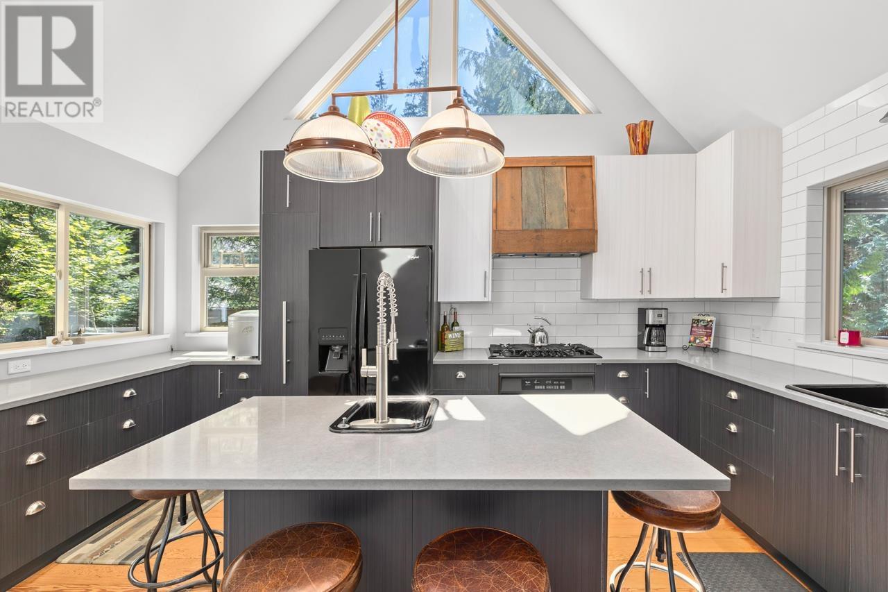 492 Shawanabe Road, Gambier Island, British Columbia  V0N 1V0 - Photo 6 - R2807408