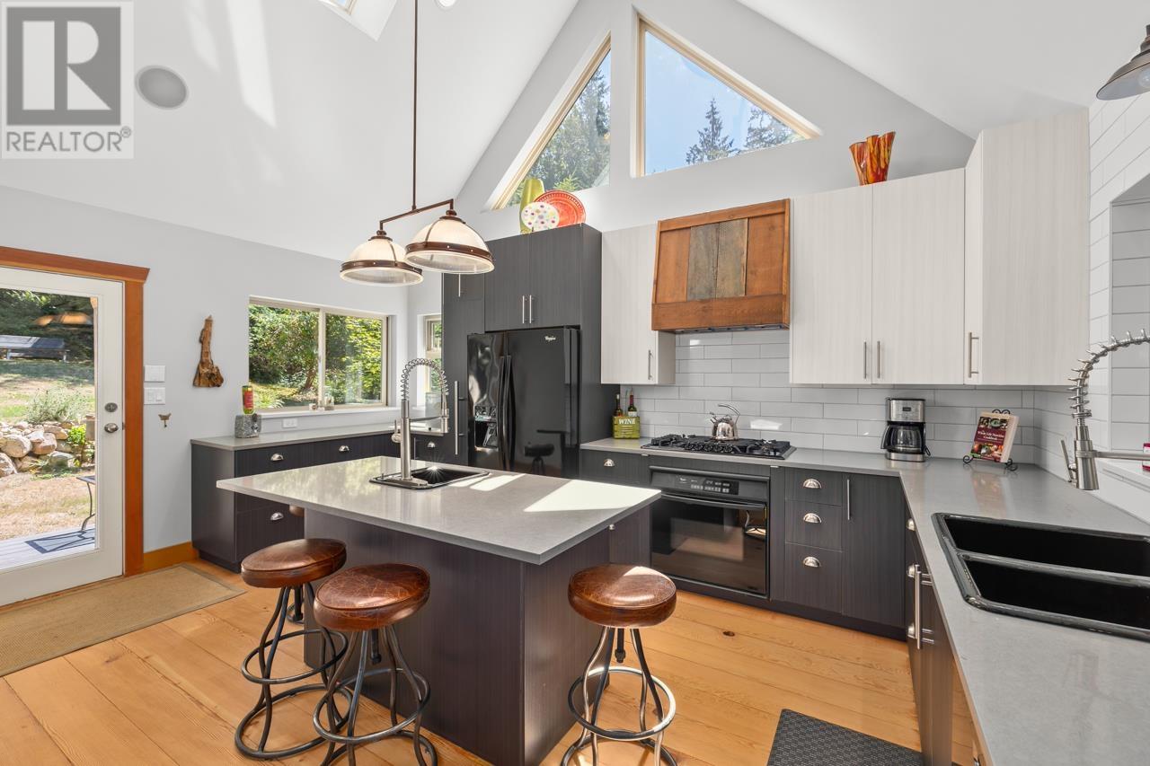 492 Shawanabe Road, Gambier Island, British Columbia  V0N 1V0 - Photo 8 - R2807408