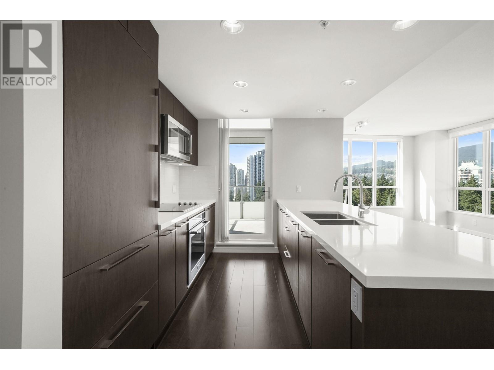 2008 3093 Windsor Gate, Coquitlam, British Columbia  V3B 0N2 - Photo 2 - R2807587
