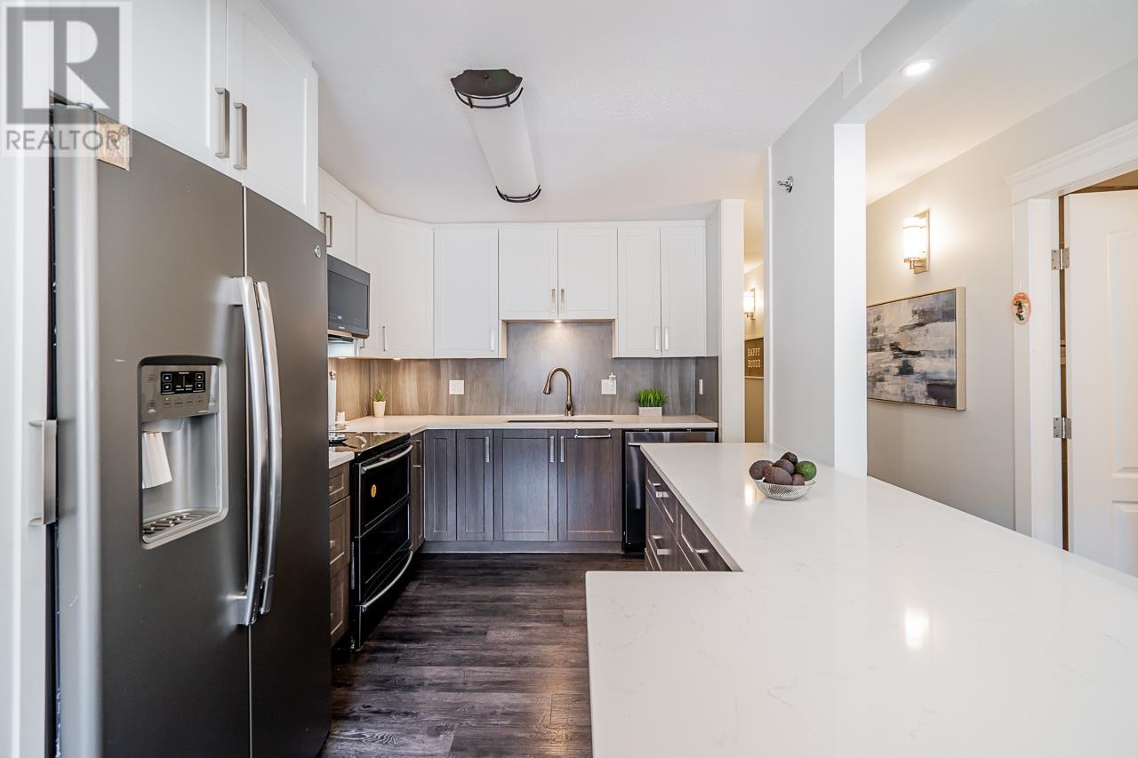 203 19128 Ford Road, Pitt Meadows, British Columbia  V3Y 2P1 - Photo 3 - R2807612