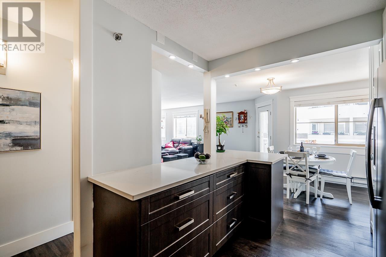 203 19128 Ford Road, Pitt Meadows, British Columbia  V3Y 2P1 - Photo 2 - R2807612