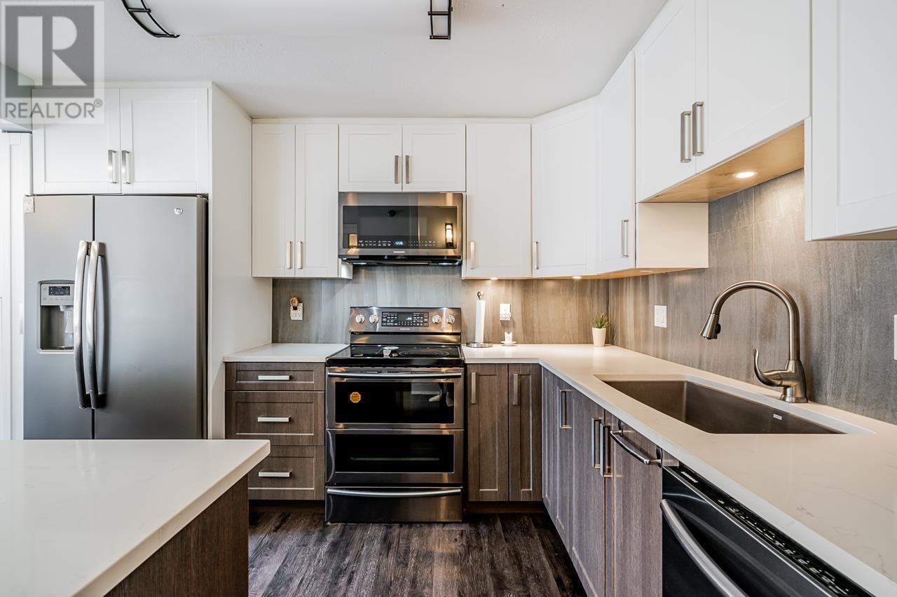 203 19128 Ford Road, Pitt Meadows, British Columbia  V3Y 2P1 - Photo 1 - R2807612