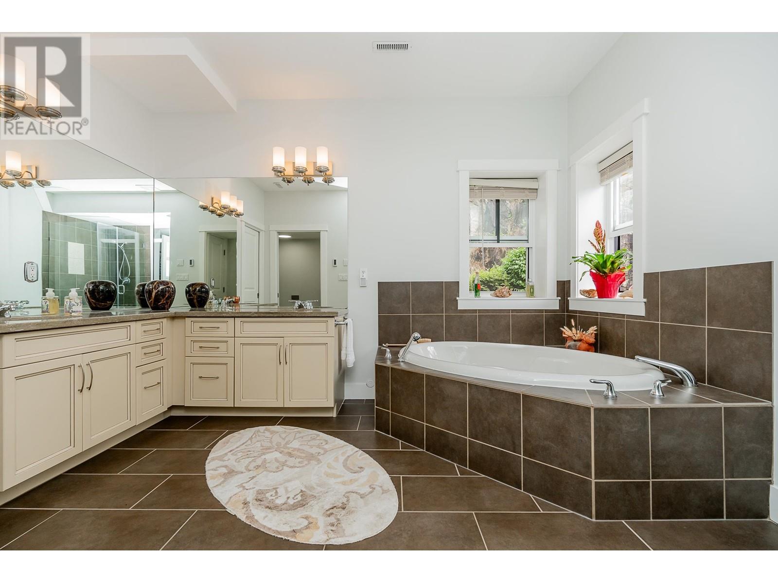 200 Ocean Crest Drive, West Vancouver, British Columbia  V8B 1A3 - Photo 14 - R2804093
