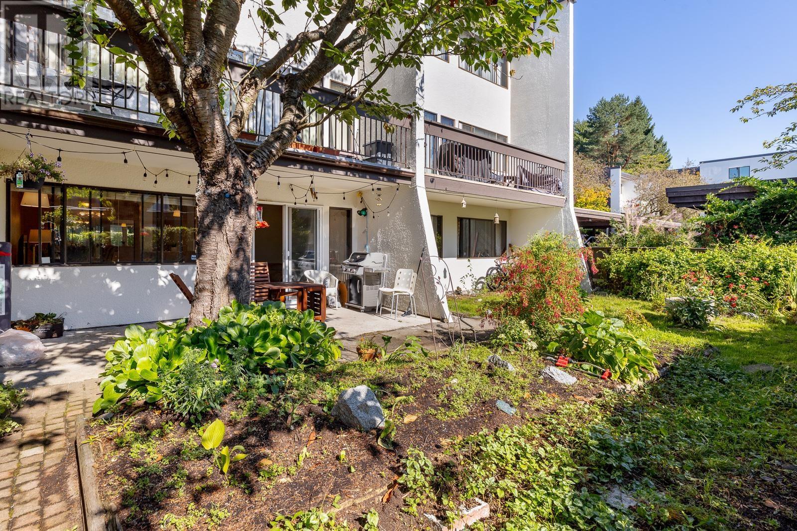 4 7307 Montecito Drive, Burnaby, British Columbia  V5A 1R2 - Photo 1 - R2807544