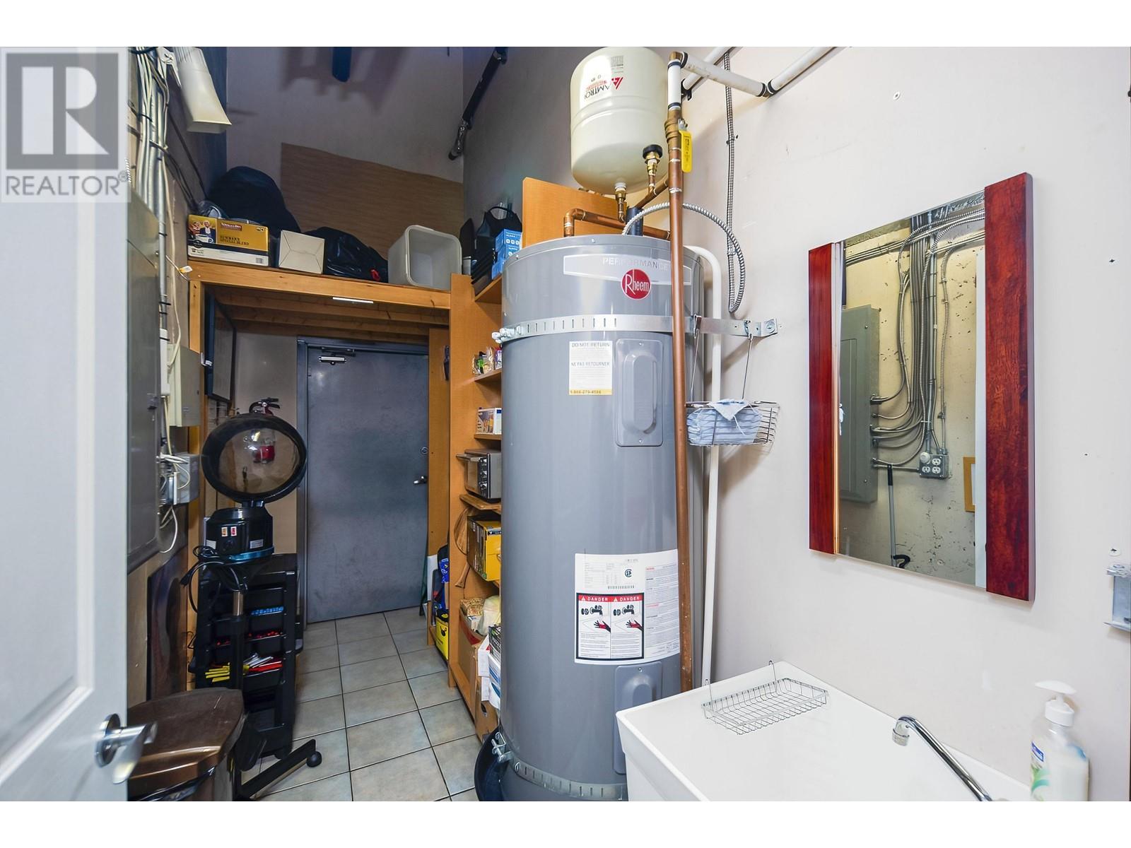 106 W Esplanade, North Vancouver, British Columbia  V7M 1A2 - Photo 18 - C8053541