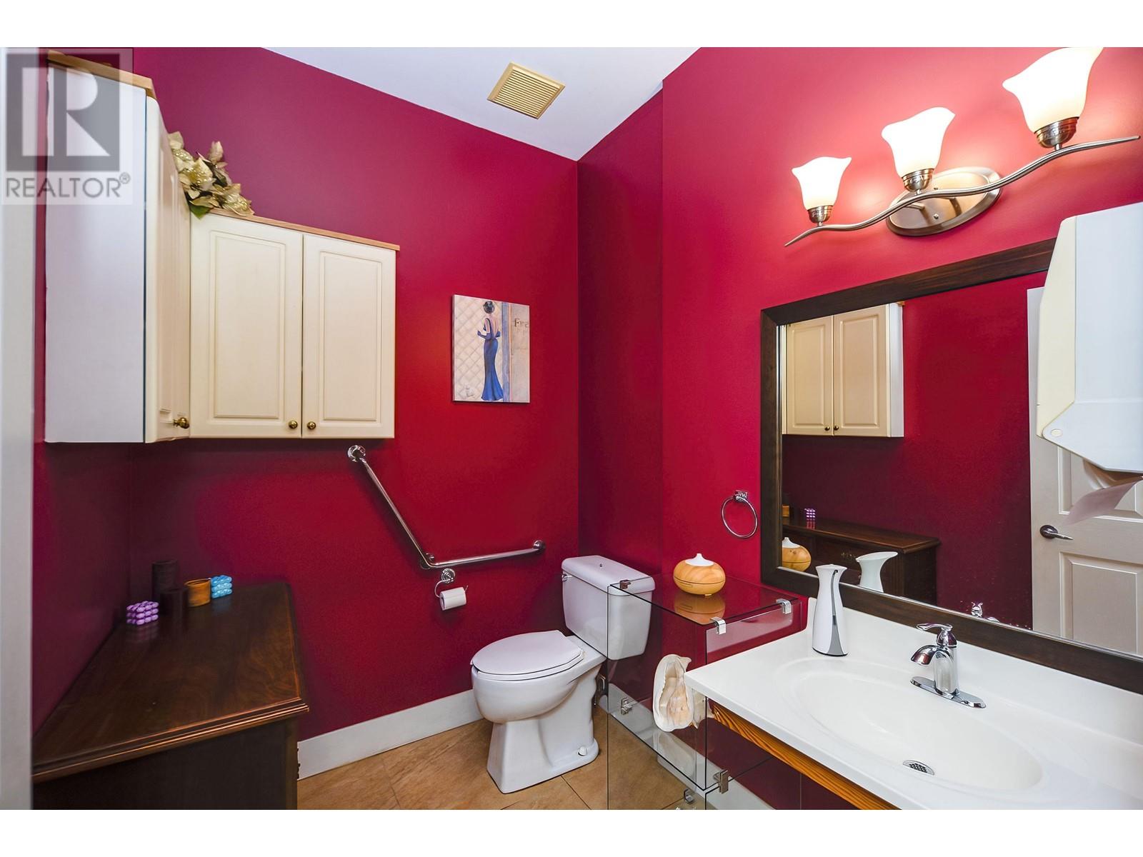 106 W Esplanade, North Vancouver, British Columbia  V7M 1A2 - Photo 17 - C8053541