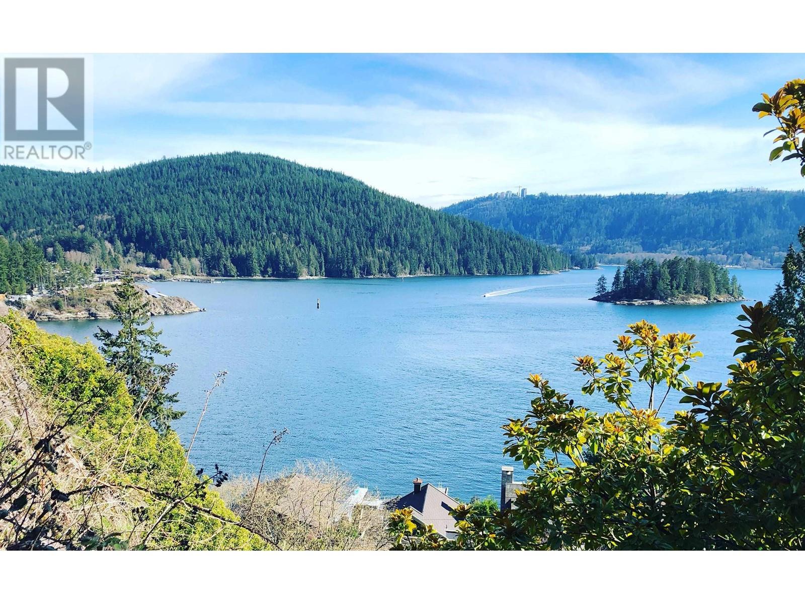 1570 Look Out Point, North Vancouver, British Columbia  V7G 1X9 - Photo 3 - R2807872