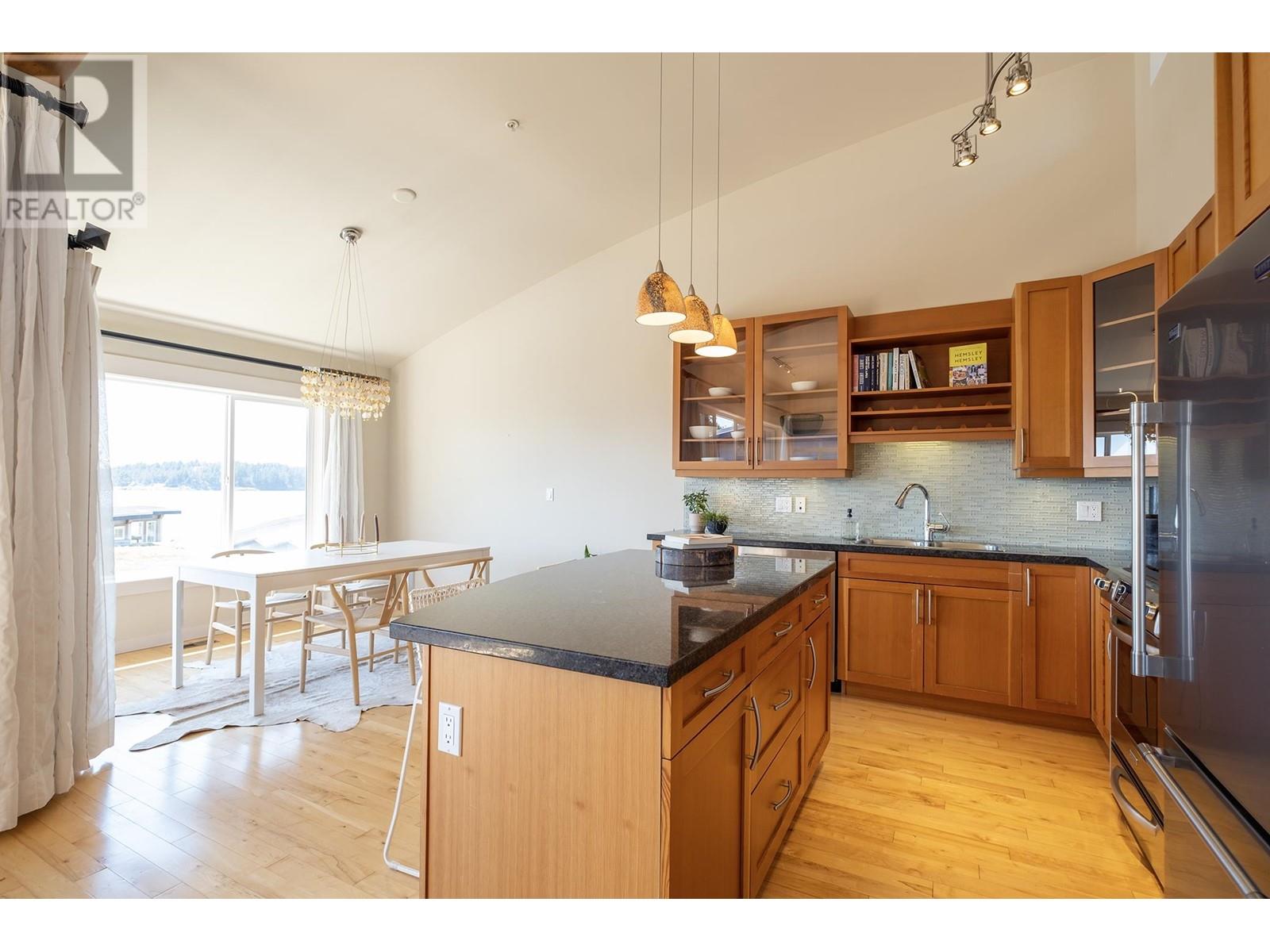 5379 Wakefield Beach Lane, Sechelt, British Columbia  V7Z 0T6 - Photo 15 - R2808020