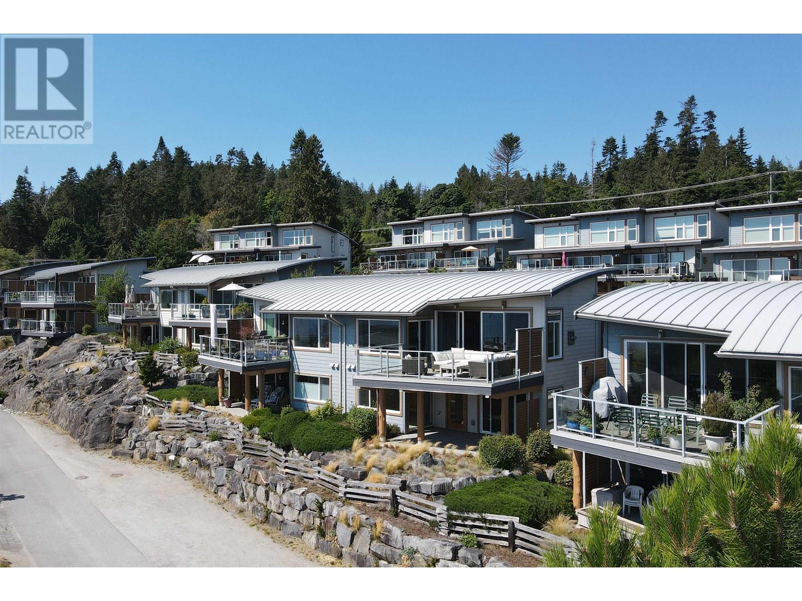 5379 Wakefield Beach Lane, Sechelt, British Columbia  V7Z 0T6 - Photo 2 - R2808020