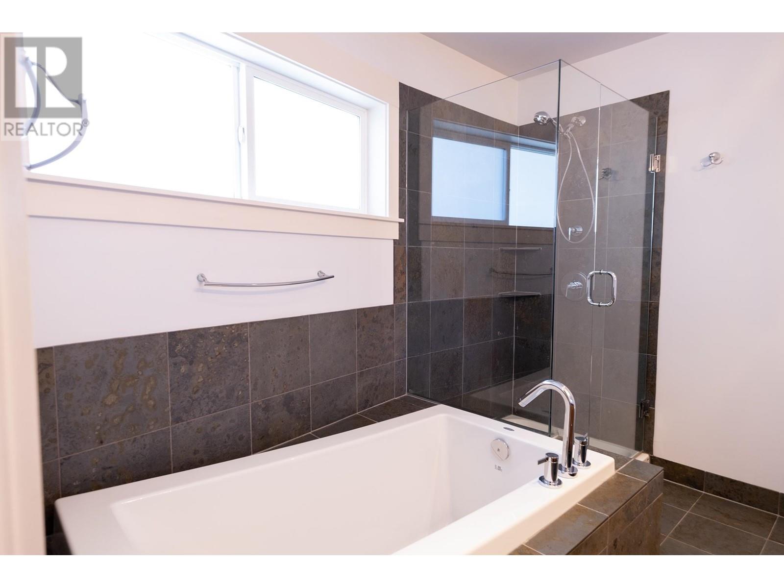 5379 Wakefield Beach Lane, Sechelt, British Columbia  V7Z 0T6 - Photo 22 - R2808020
