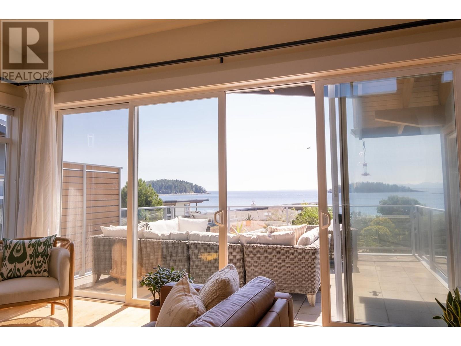 5379 Wakefield Beach Lane, Sechelt, British Columbia  V7Z 0T6 - Photo 5 - R2808020