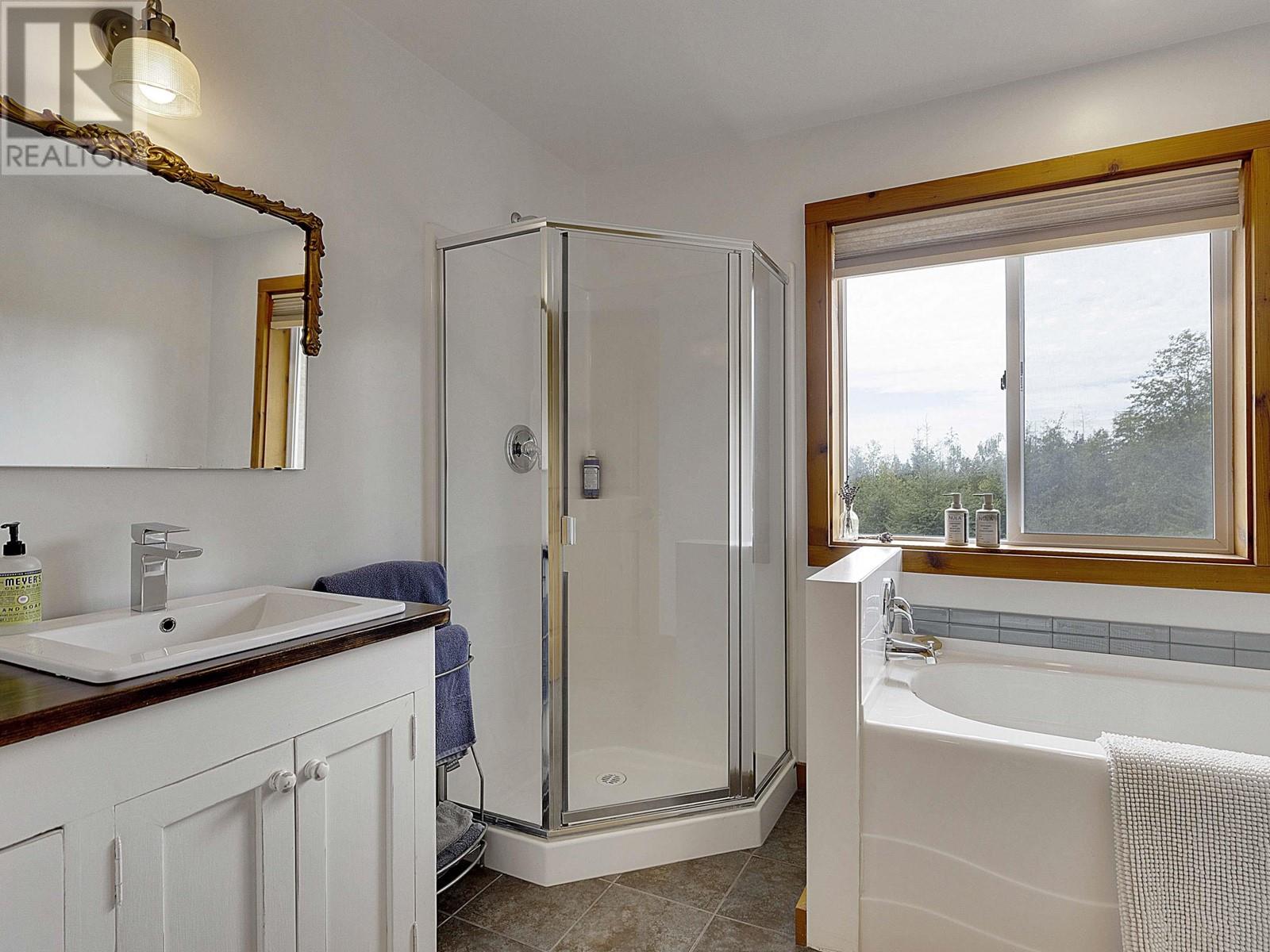 2242 Porter Road, Roberts Creek, British Columbia  V0N 2W5 - Photo 31 - R2801120