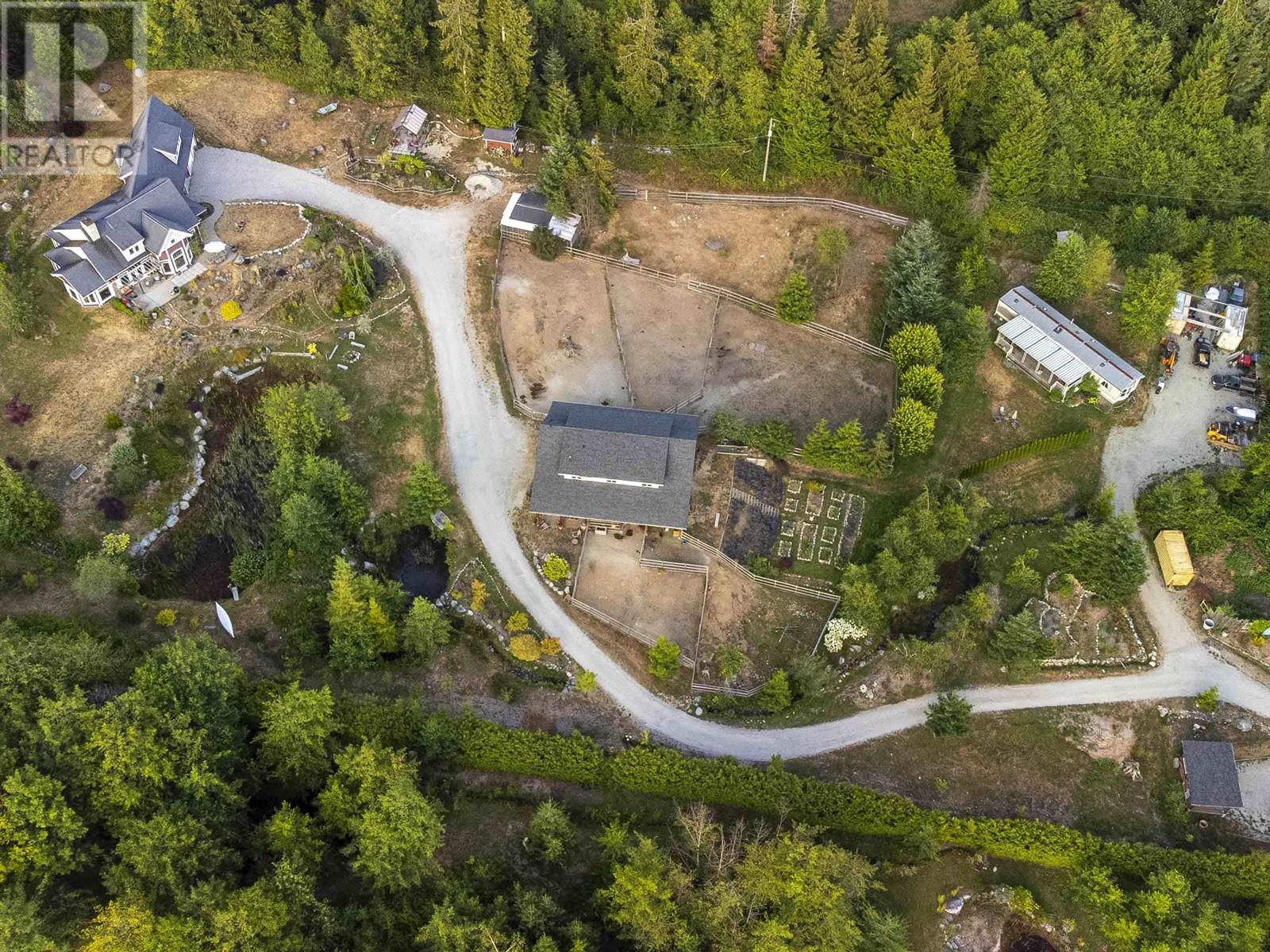 2242 Porter Road, Roberts Creek, British Columbia  V0N 2W5 - Photo 36 - R2801120
