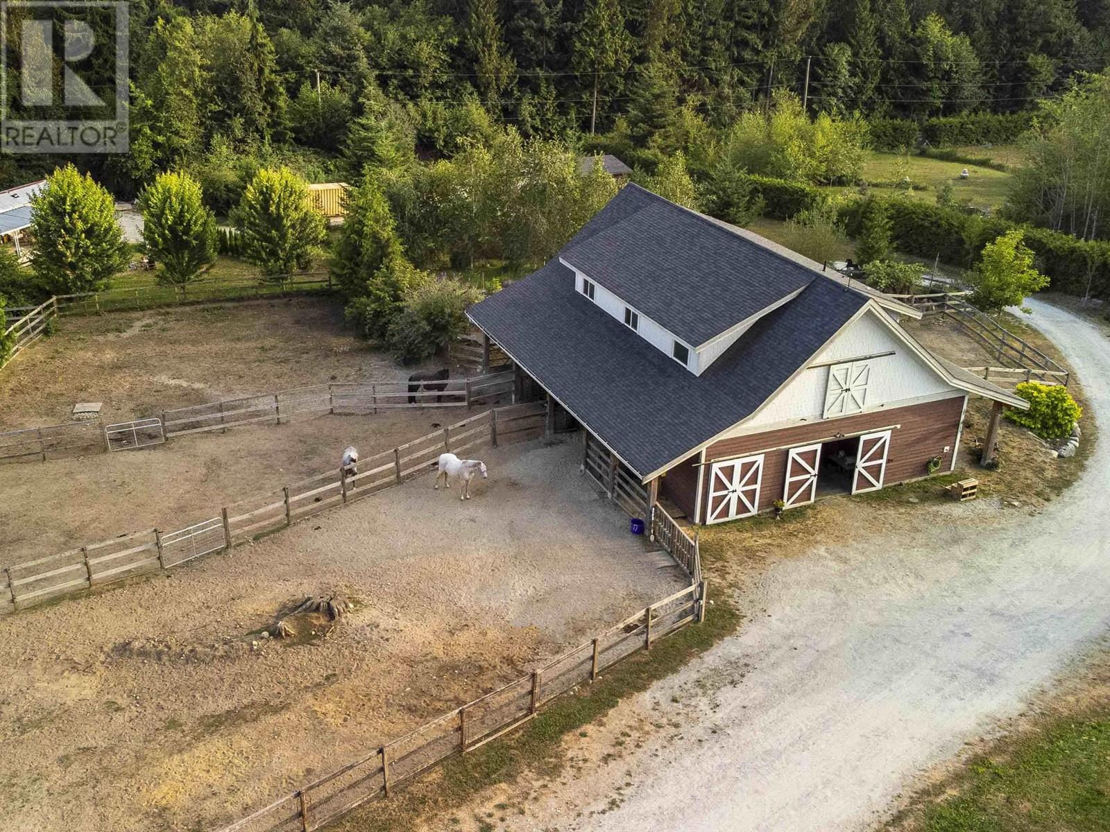 2242 Porter Road, Roberts Creek, British Columbia  V0N 2W5 - Photo 39 - R2801120