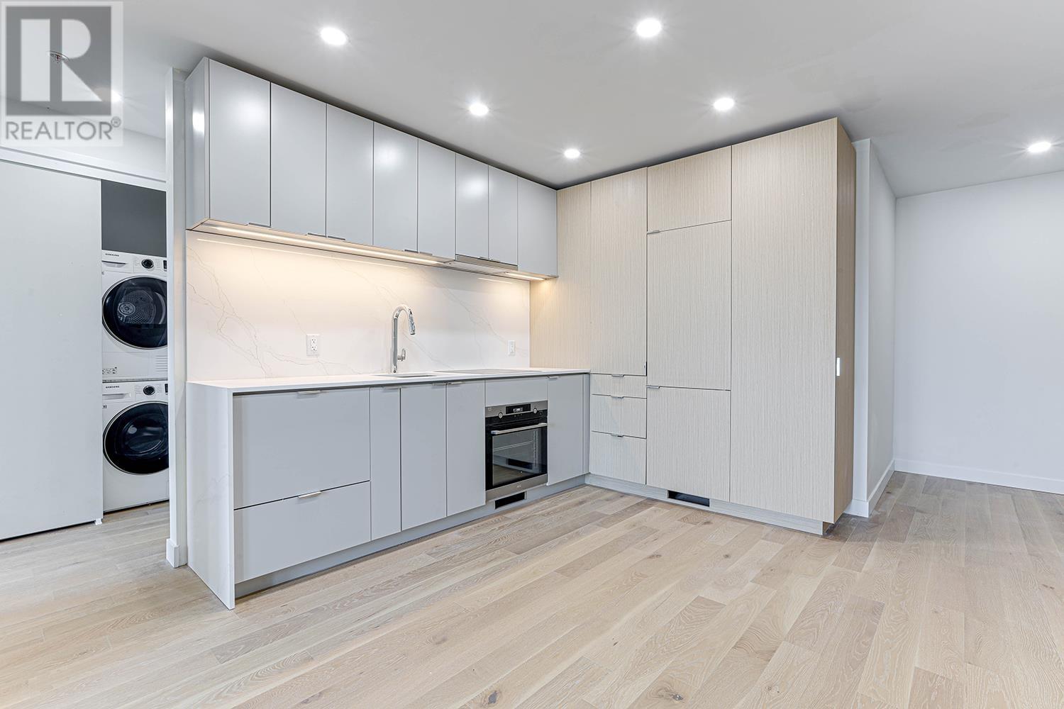 703 239 Keefer Street, Vancouver, British Columbia  V6A 1X6 - Photo 2 - R2763179